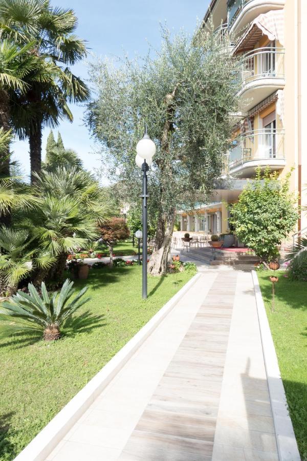 Hotel Drago - Garda Lake Collection Бренцоне-суль-Гарда Екстер'єр фото