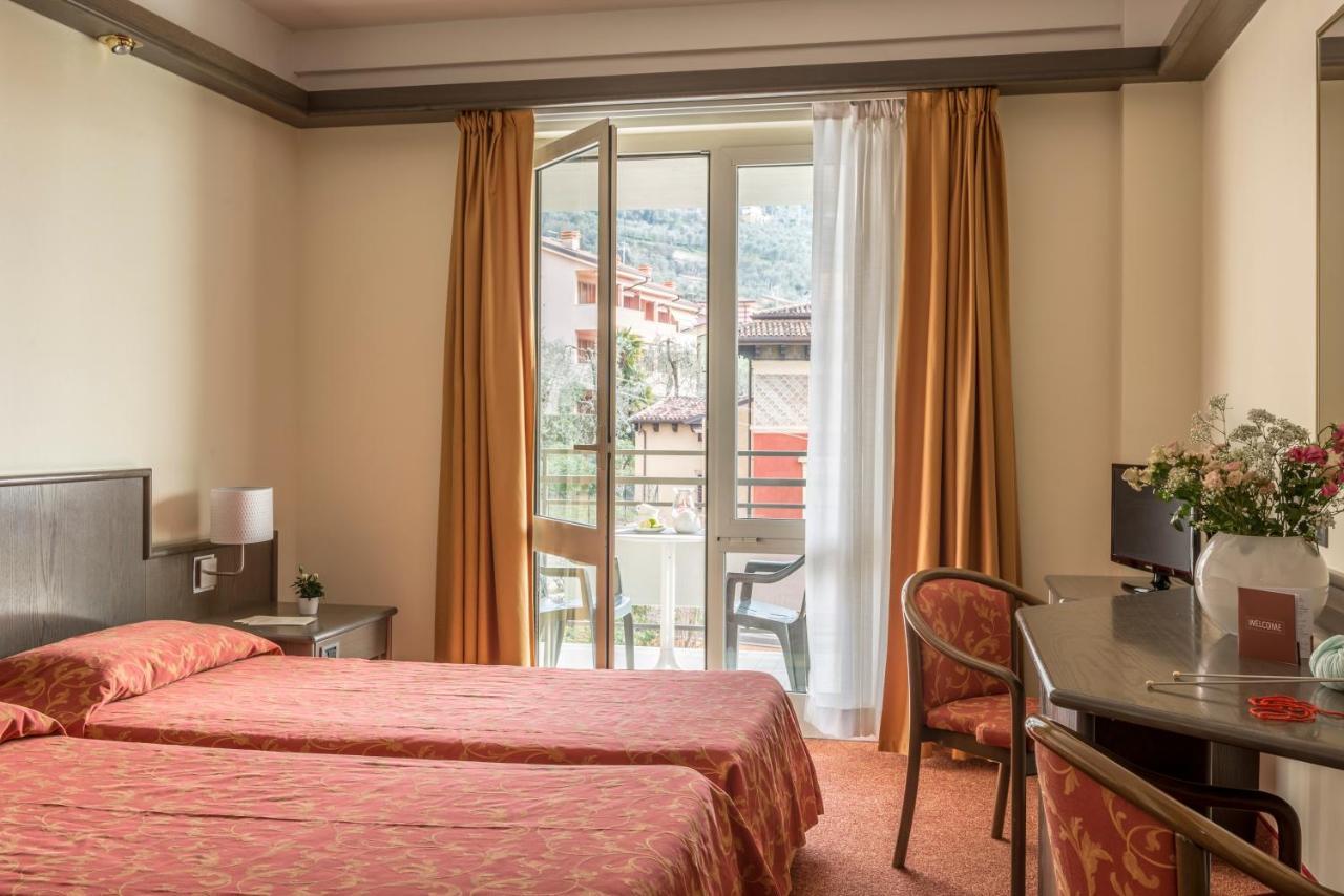 Hotel Drago - Garda Lake Collection Бренцоне-суль-Гарда Екстер'єр фото