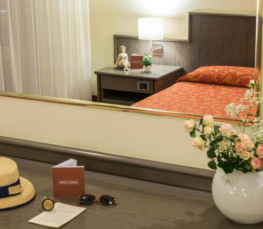 Hotel Drago - Garda Lake Collection Бренцоне-суль-Гарда Екстер'єр фото